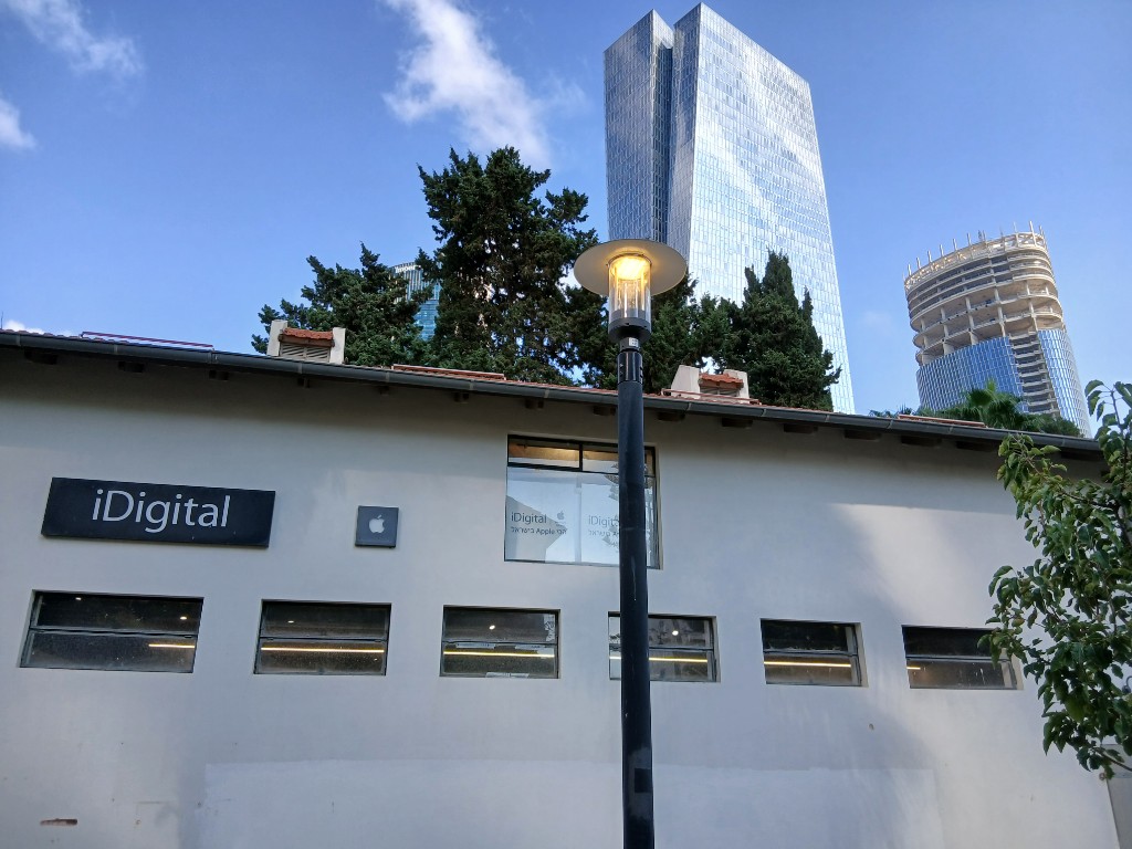An Apple shop in a Templer house