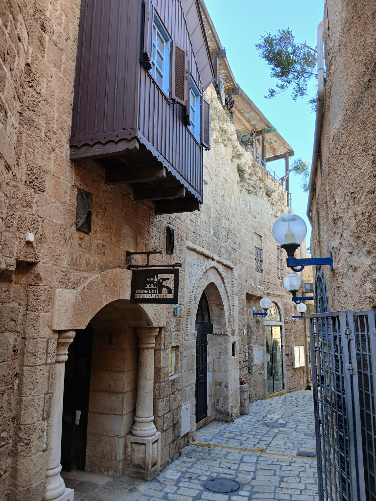 A narrow alley and the Ilana Goor Museum
